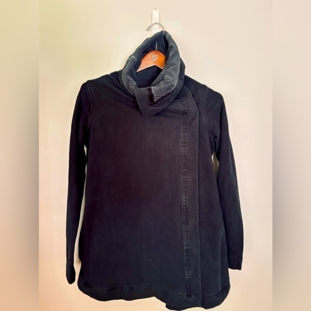 LULULEMON Savasana Wrap Black Size 4